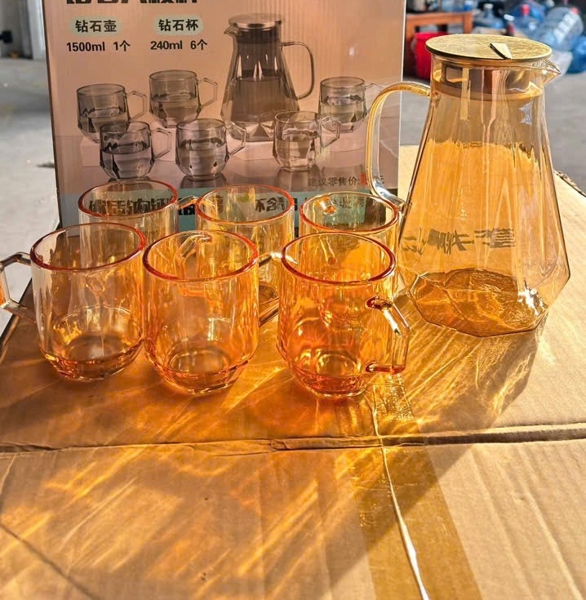 Set Bình Kèm 6 Cốc Thuỷ Tinh Quai Cầm (Thùng 8)