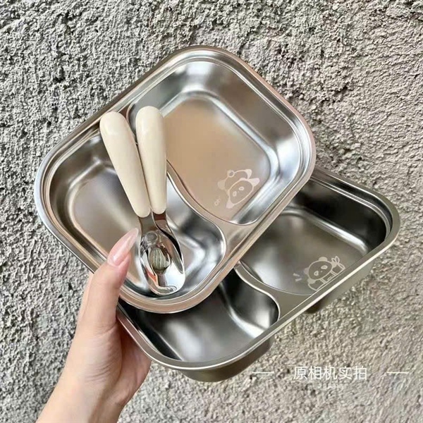 Khay Ăn Em Bé 2 Ngăn Có Hình Kèm Muỗng (Thùng 250)