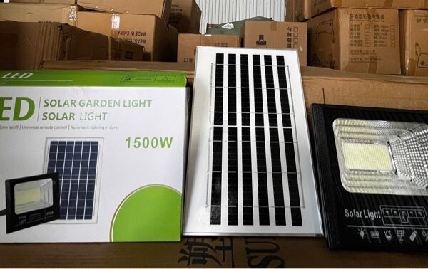 Đèn Năng Lượng Mặt Trời IP68 1500W (Thùng 10)